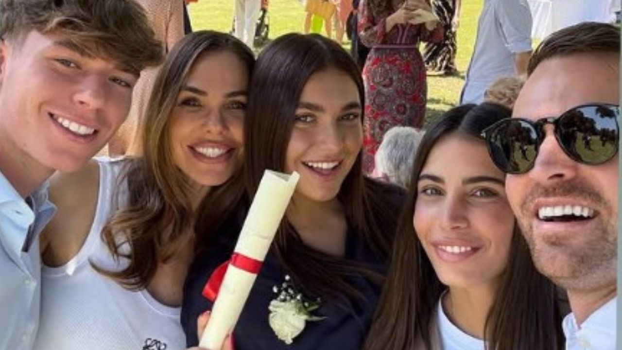 Chanel Totti Diploma Foto Famiglia Bastian Muller