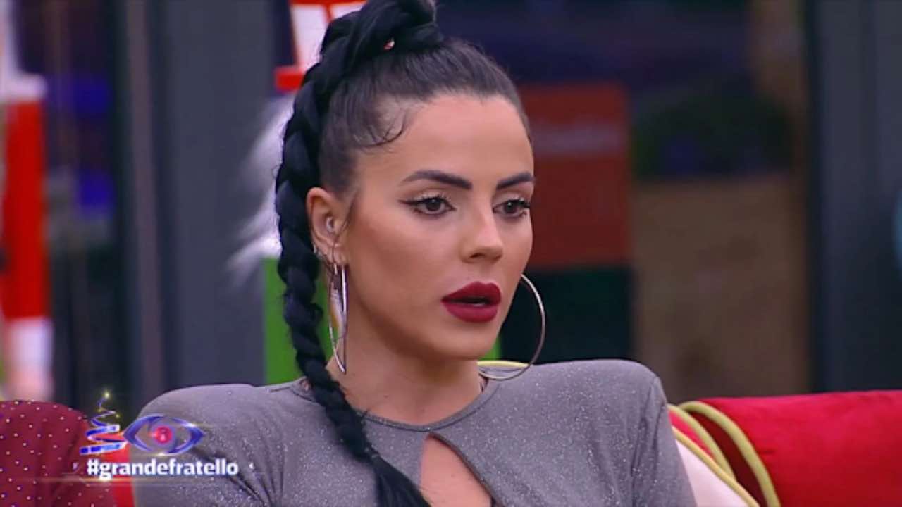 Shaila Gatta rifiuta di salutare una fan