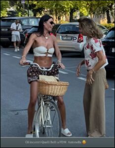 Elisabetta Gregoraci provoca la Fiordelisi pubblicando una foto con la suocera Fratini