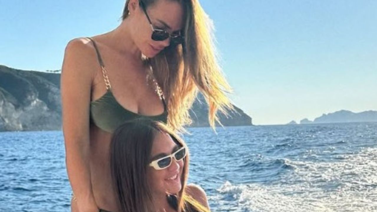 Chanel Totti Vacanza Mamma Ilary Ponza