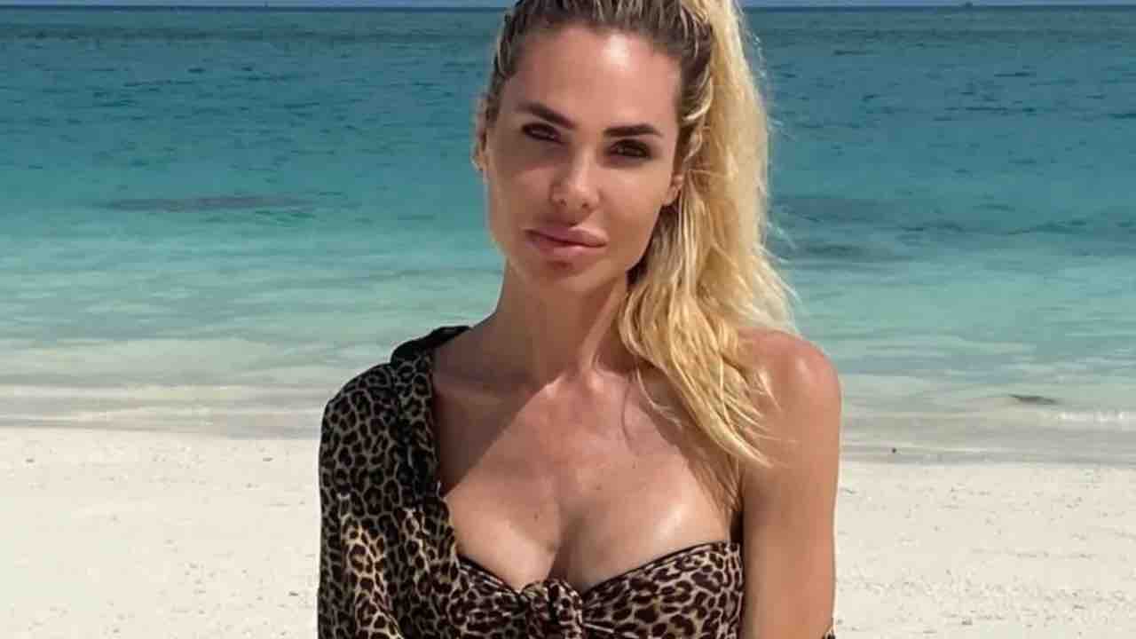 Ilary Blasi a Saint Tropez