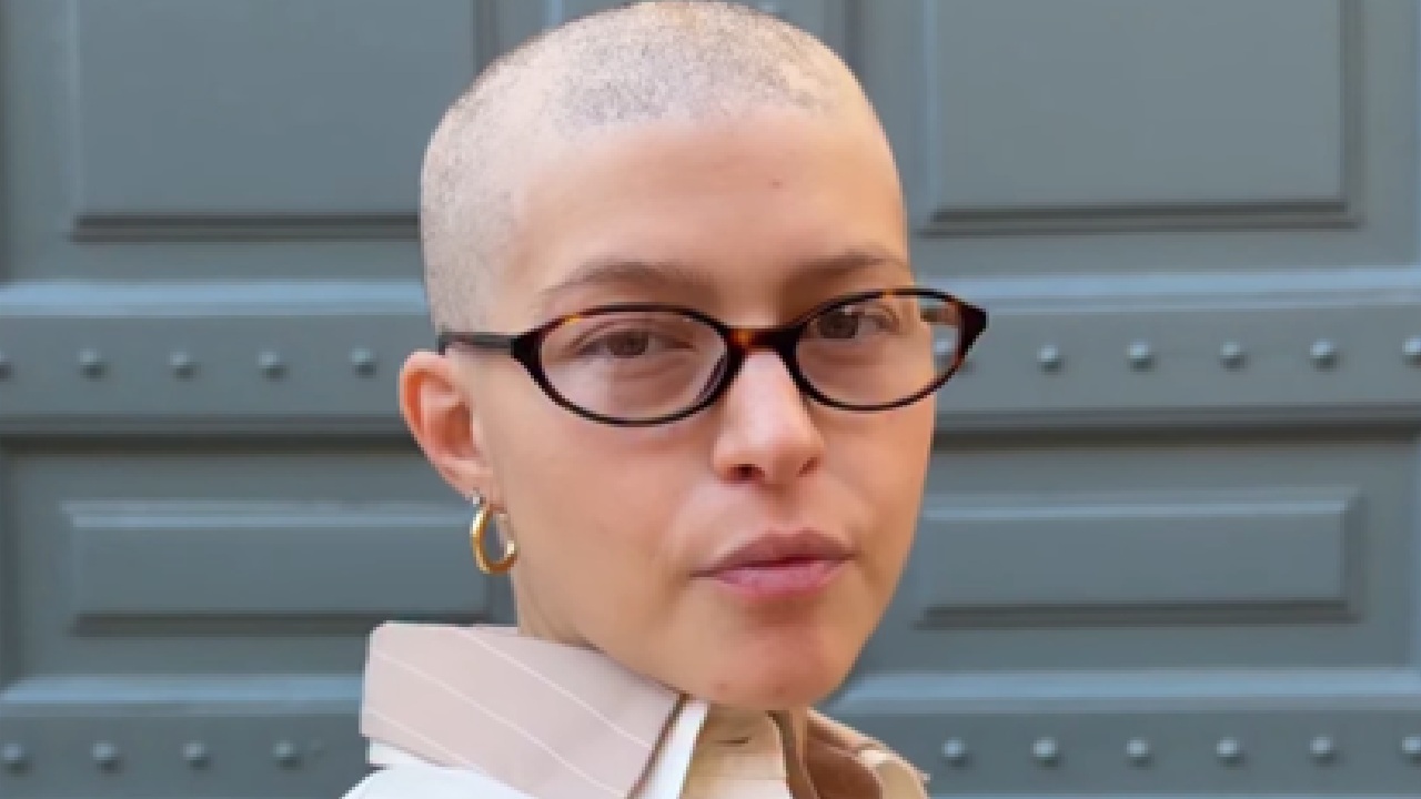 Natalia Paragoni calva
