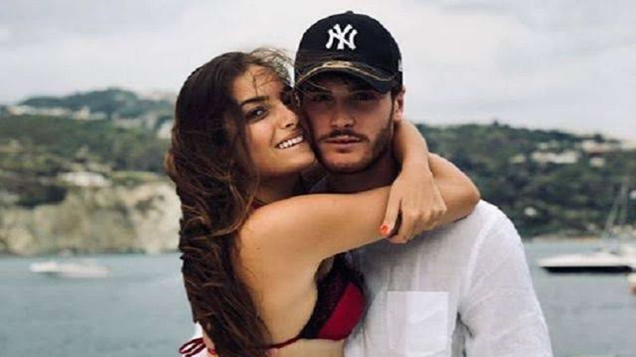 Nilufar e Giordano abbracciati