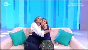 cristina e benedetta parodi abbraccio domenica in