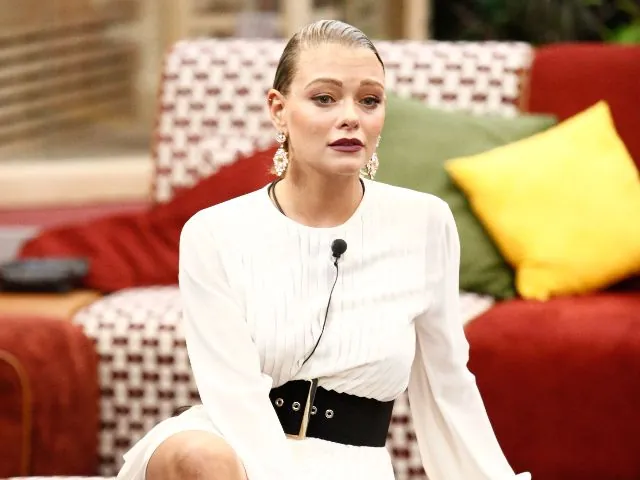 giulia provvedi vestito bianco