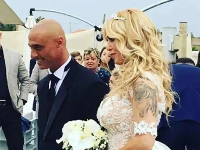 Roberta Bruzzone marito: la dedica d'amore in abito da sposa per il secondo anniversario di matrimonio