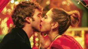 clizia e paolo si baciano