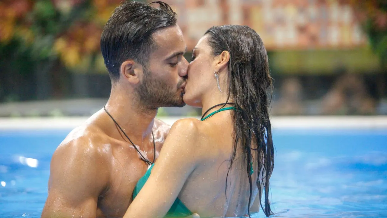 elisabetta gregoraci e pierpaolo pretelli si baciano al grande fratello