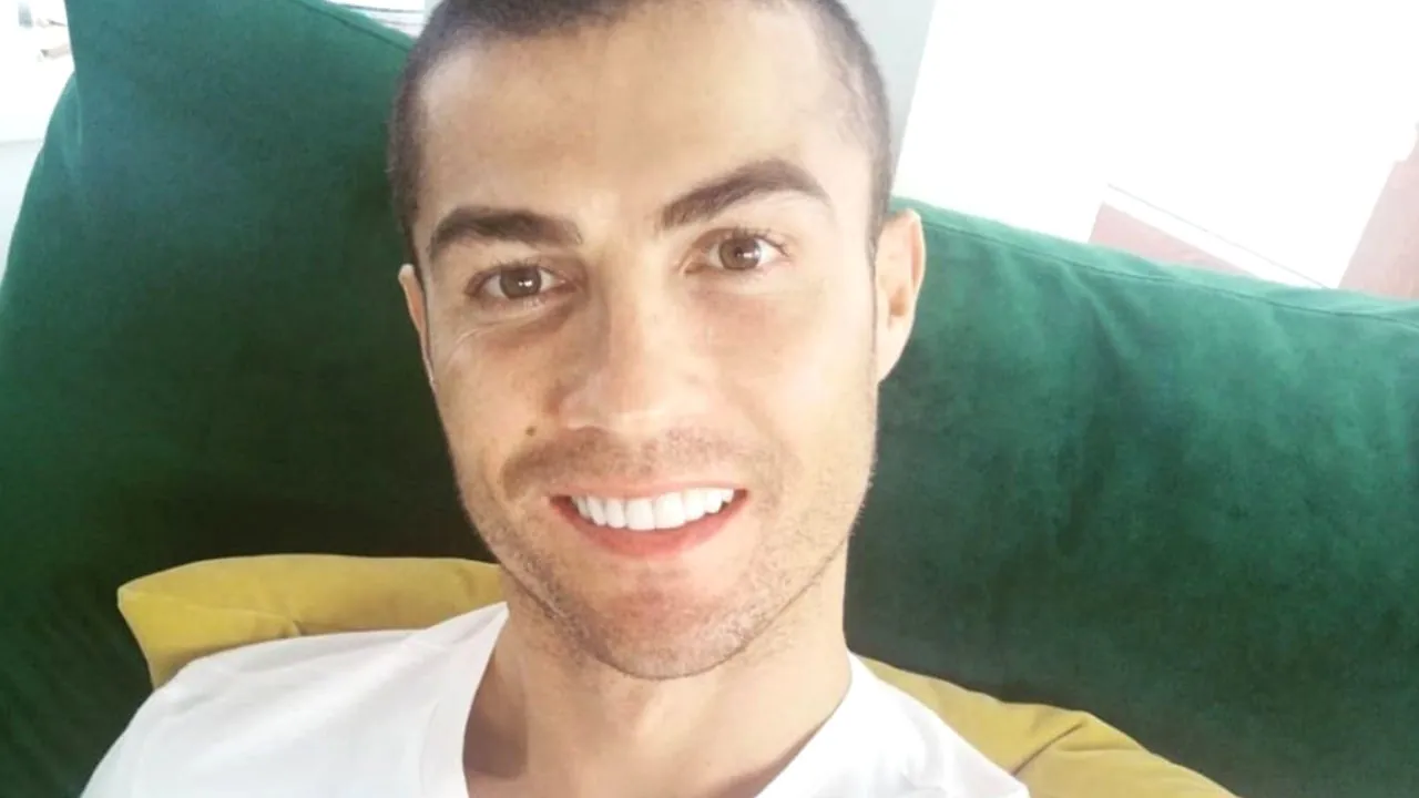 ronaldo foto divano di casa