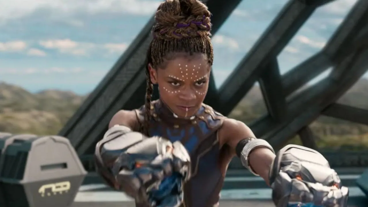 Letitia Wright nel film black panther
