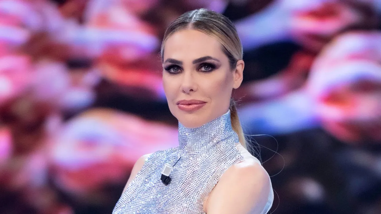 ilary blasi sfondo multicolor