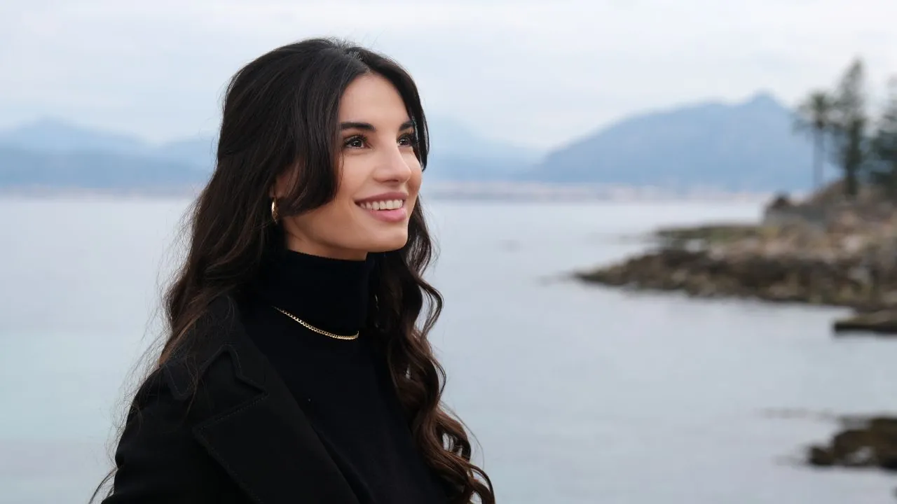 francesca chillemi sorride
