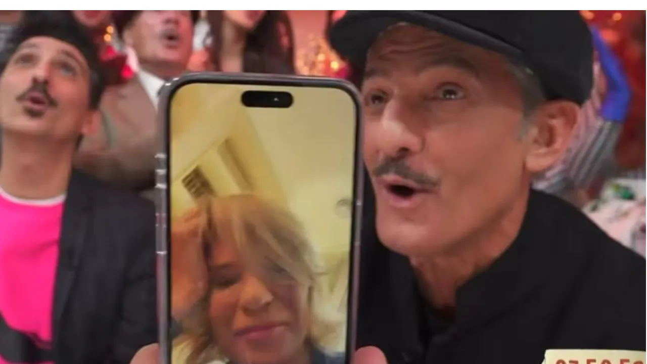 Fiorello videochiama maria de filippi