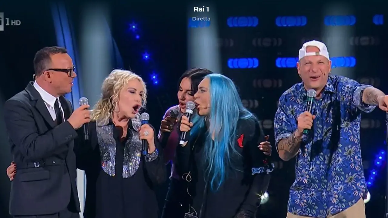 Antonella Clerici The Voice Kids conduttore mascherato