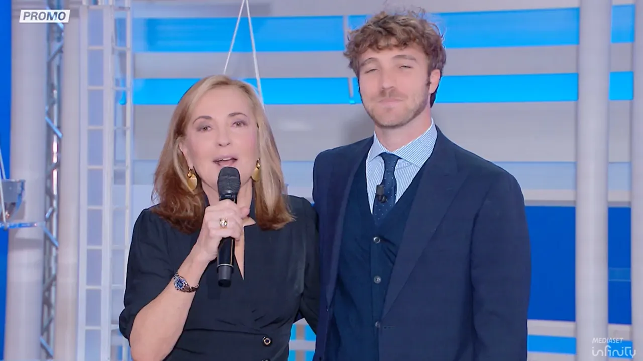 Paolo Ciavarro Barbara Palombelli abbracciati