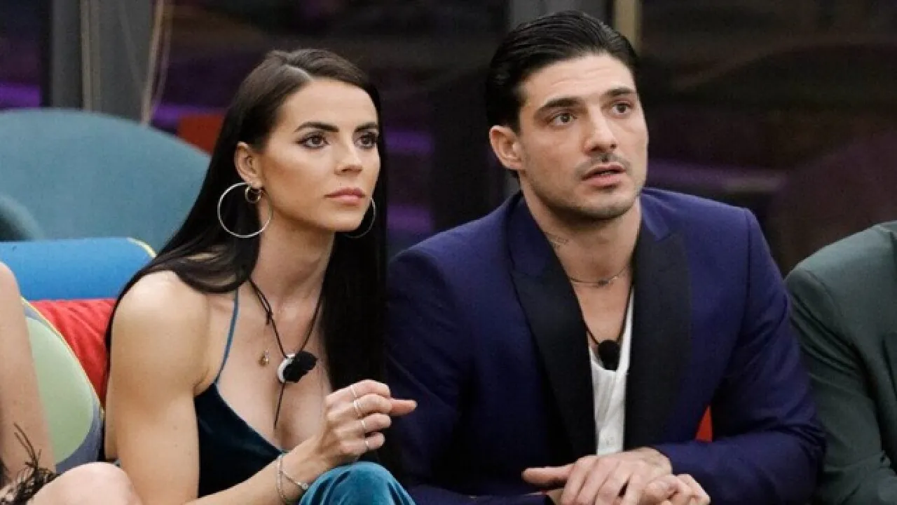 Lorenzo Spolverato e Shaila Gatta divano GF