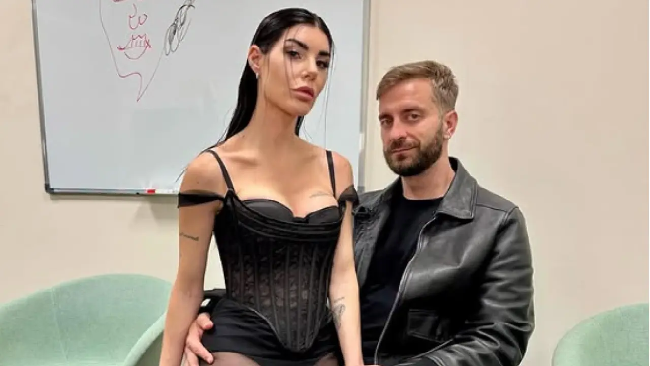 Bianca Atzei e Stefano Corti in posa per la foto