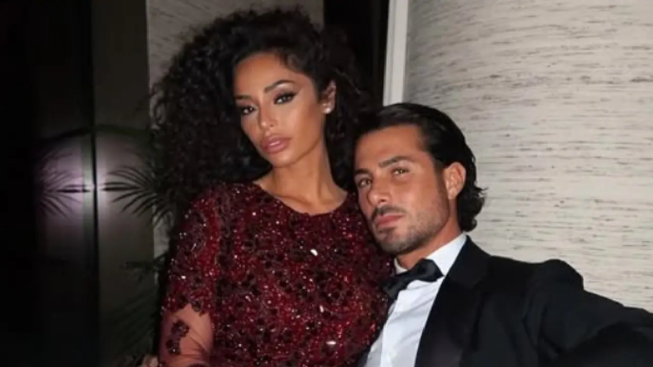 Raffella Fico in braccio a Armando Izzo