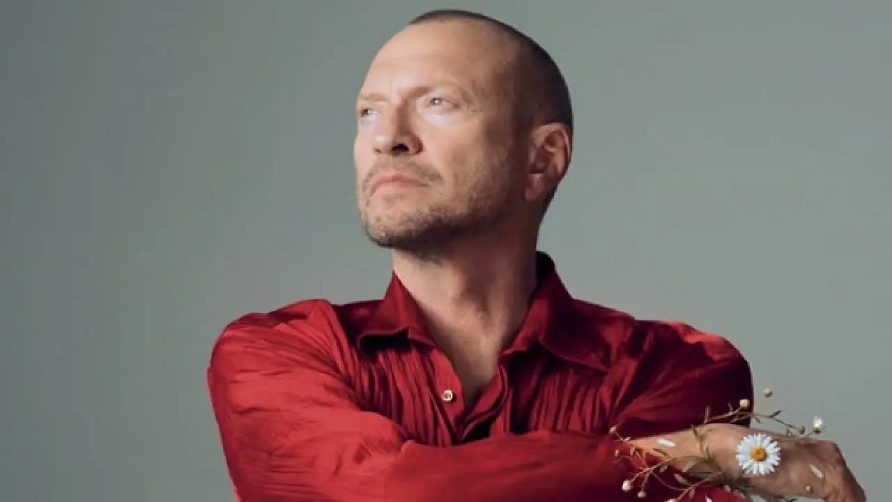 Biagio Antonacci con la camicia