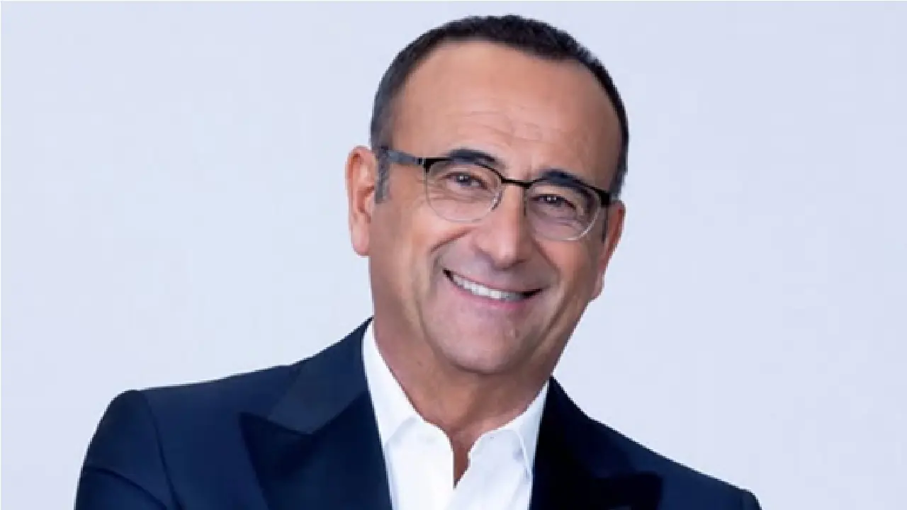 Carlo Conti con la camicia bianca