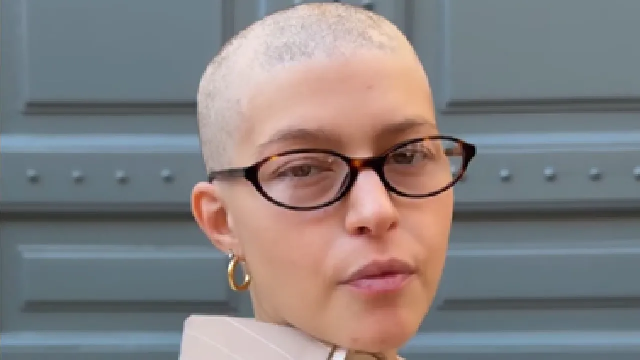 Natalia Paragoni con gli occhiali