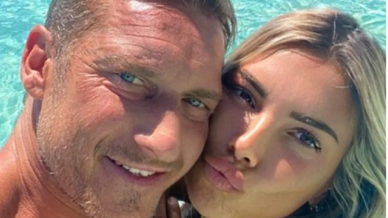 Francesco Totti e Noemi Bocchi al mare